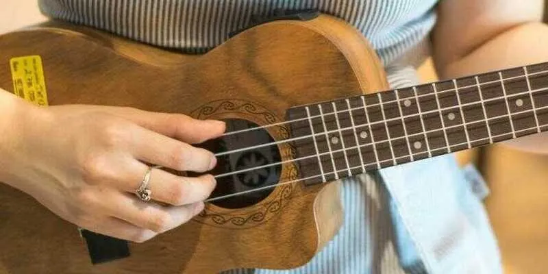 Tự chỉnh dây đàn ukulele